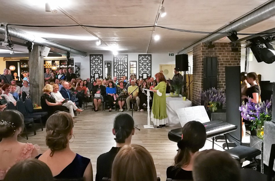 J.Miščiukaitės meno mokykla iškilmingai atsisveikino su savo absolventais  