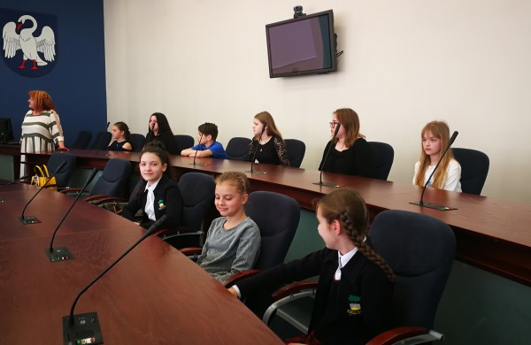 J.Miščiukaitės meno mokykla iškilmingai atsisveikino su savo absolventais  