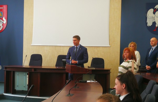 J.Miščiukaitės meno mokykla iškilmingai atsisveikino su savo absolventais  