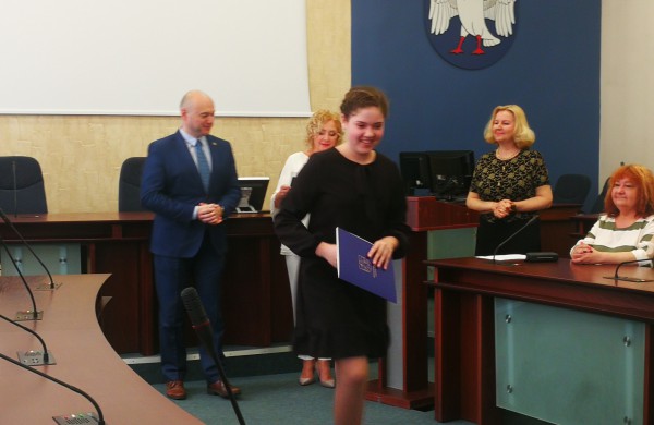 J.Miščiukaitės meno mokykla iškilmingai atsisveikino su savo absolventais  