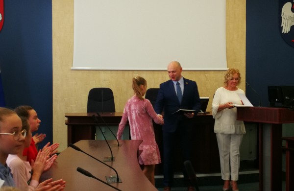 J.Miščiukaitės meno mokykla iškilmingai atsisveikino su savo absolventais  