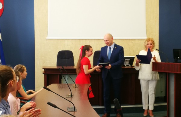 J.Miščiukaitės meno mokykla iškilmingai atsisveikino su savo absolventais  