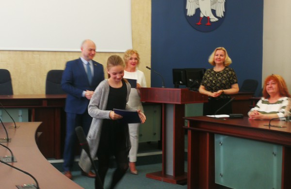 J.Miščiukaitės meno mokykla iškilmingai atsisveikino su savo absolventais  