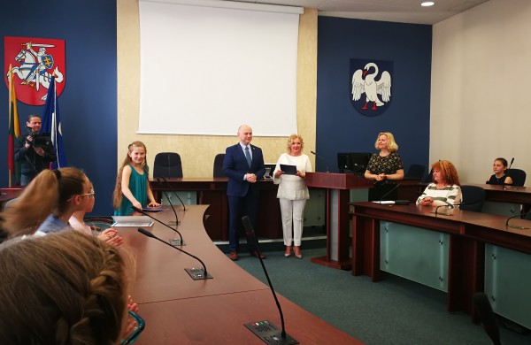 J.Miščiukaitės meno mokykla iškilmingai atsisveikino su savo absolventais  