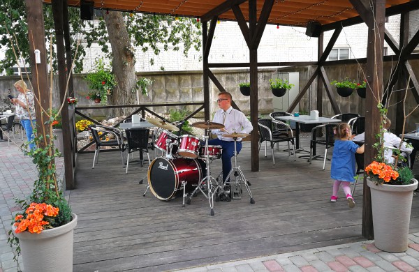 J.Miščiukaitės meno mokykla iškilmingai atsisveikino su savo absolventais  