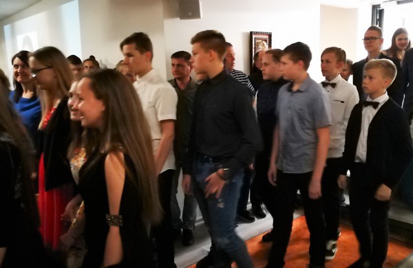 J.Miščiukaitės meno mokykla iškilmingai atsisveikino su savo absolventais  