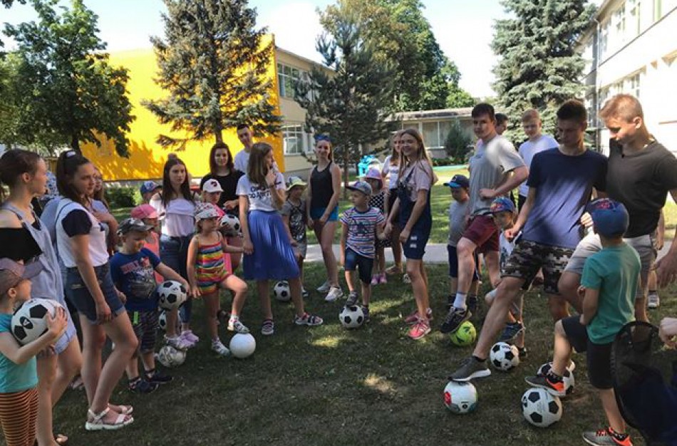 Kaip gimnazistai „matavosi tėvų klumpes” arba visuotinė atvirų durų diena tėvų darbovietėse 