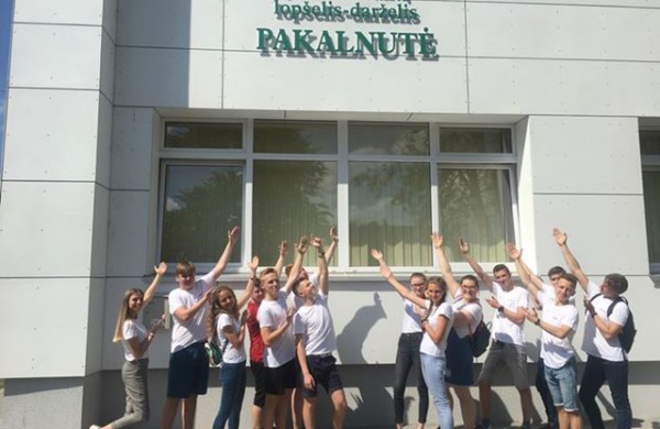 Kaip gimnazistai „matavosi tėvų klumpes” arba visuotinė atvirų durų diena tėvų darbovietėse 