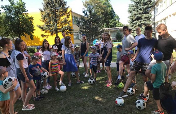 Kaip gimnazistai „matavosi tėvų klumpes” arba visuotinė atvirų durų diena tėvų darbovietėse 