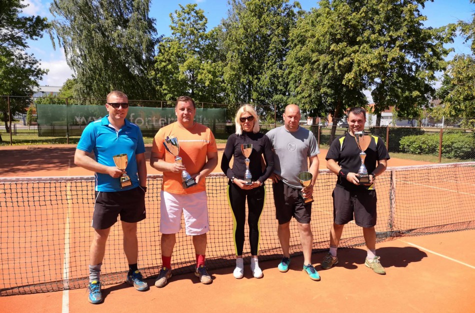 Sekmadienį baigėsi teniso turnyras Jonavos garbės piliečio taurei laimėti 