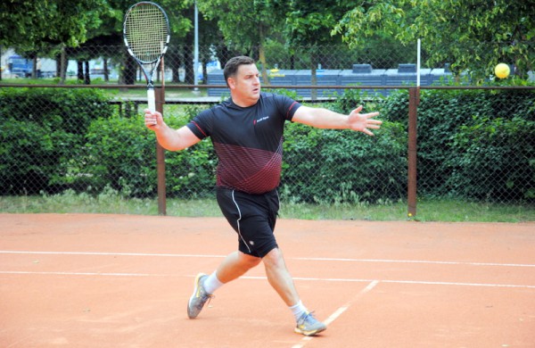 Sekmadienį baigėsi teniso turnyras Jonavos garbės piliečio taurei laimėti 