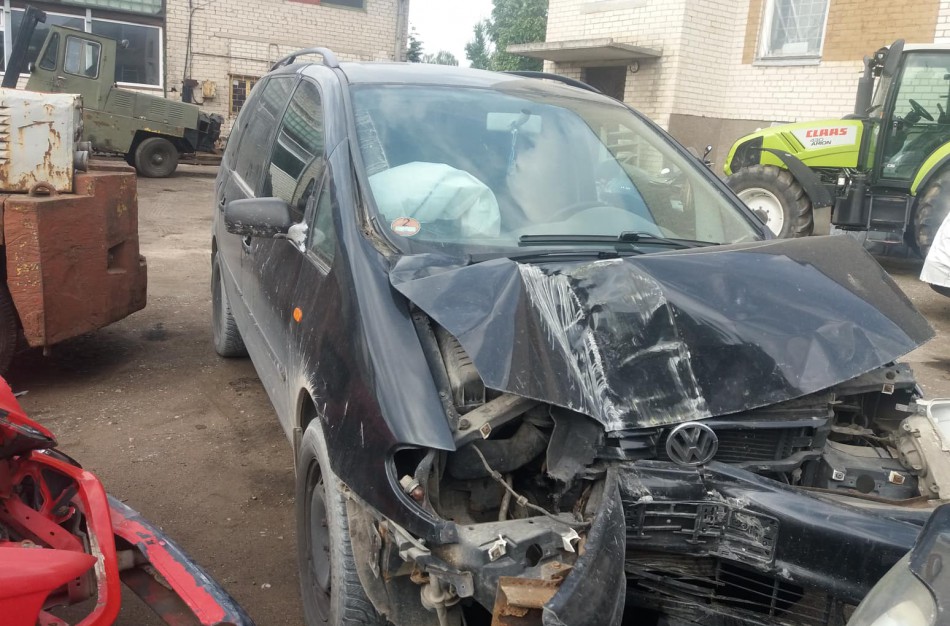 Girtutėlis vairuotojas sukėlė ne tik eismo įvykį, bet ir gaisrą