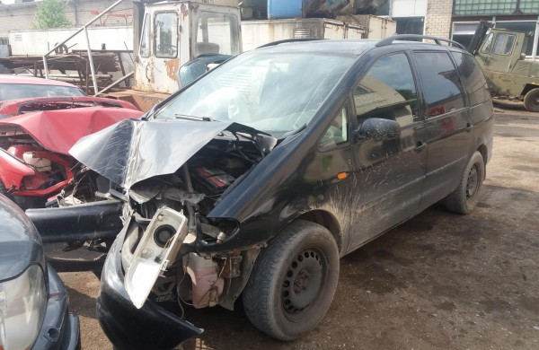 Girtutėlis vairuotojas sukėlė ne tik eismo įvykį, bet ir gaisrą