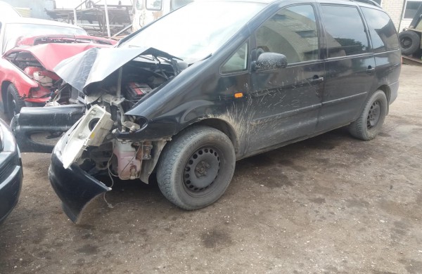 Girtutėlis vairuotojas sukėlė ne tik eismo įvykį, bet ir gaisrą