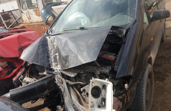 Girtutėlis vairuotojas sukėlė ne tik eismo įvykį, bet ir gaisrą