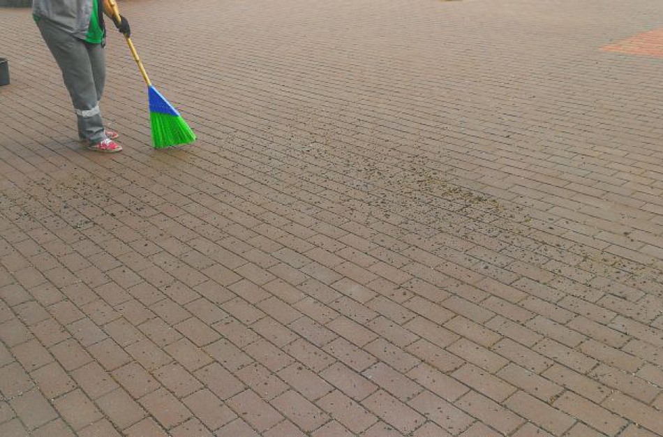 Jonavietė: Iki kelintos valandos turi būti išvalyta daugiabučio namo teritorija ir laiptinės?