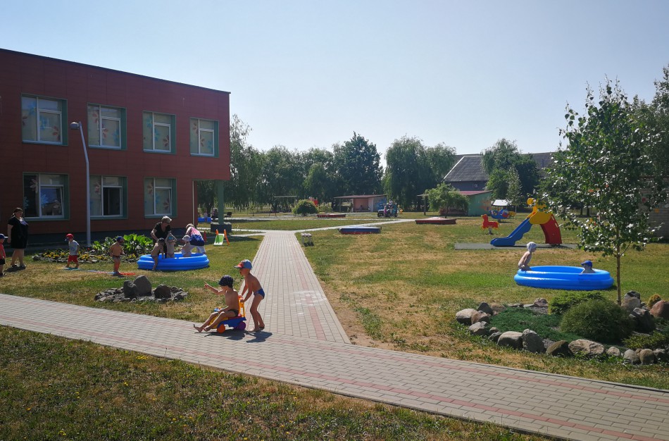 Daugiau nei pusė mokinių neatvyko į pamokas, darželių vaikams – smagiau