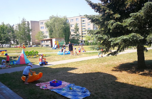 Daugiau nei pusė mokinių neatvyko į pamokas, darželių vaikams – smagiau