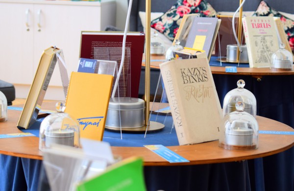 Kvepiančių knygų salonas – jau bibliotekoje