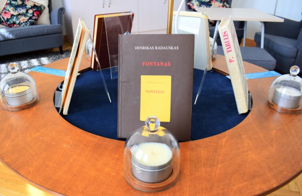 Kvepiančių knygų salonas – jau bibliotekoje