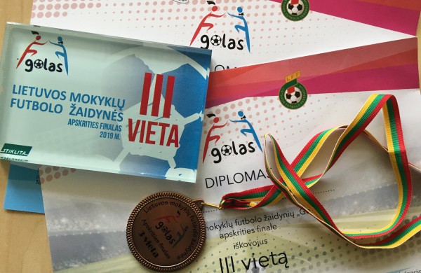 Bukonių mokyklos futbolininkai – „Golas“ U-17 Kauno apskrities finalo prizininkai