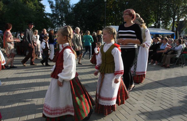 Prie bažnyčios – rudens šventė „Štetl Jonava“