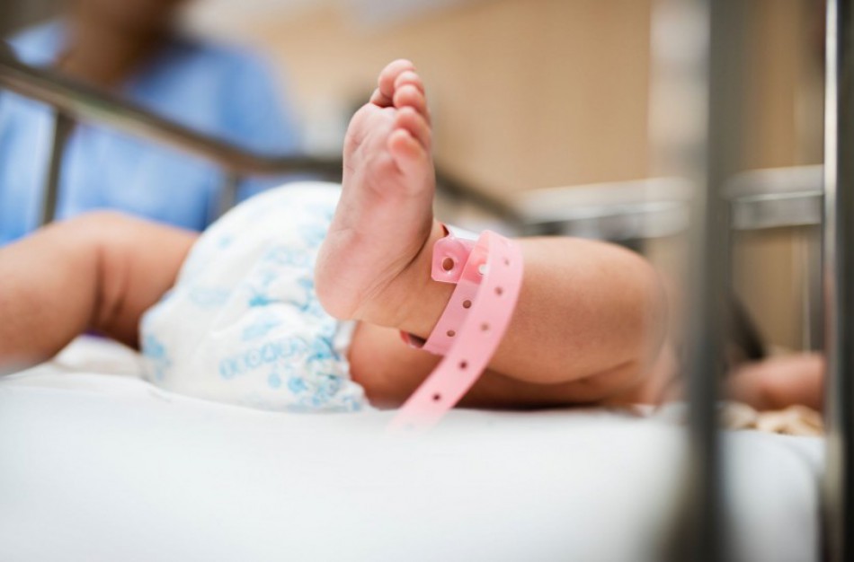 SRDK pritaria siūlymui vaiko priežiūros išmoką besimokantiems tėvams mokėti iki vaikui sukaks dveji metai