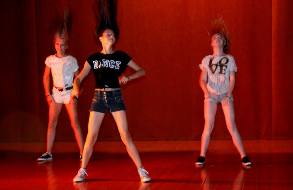 Šokėjai iš Jonavos siautė Molėtų rajone