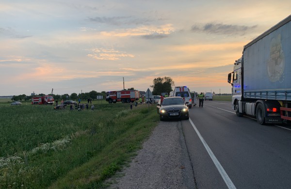 Jonavos rajone įvyko kraupi avarija: sužeisti mažiausiai penki žmonės, vieno jų būklė – itin sunki 