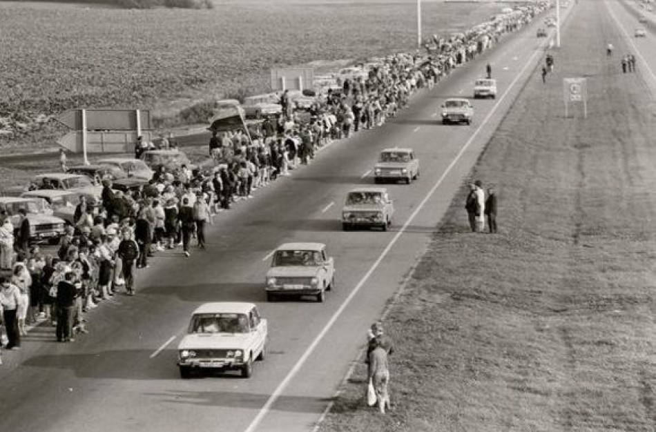 Ieškomi Baltijos kelio dalyviai