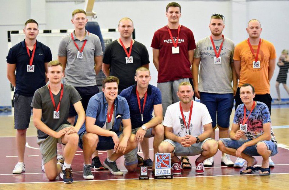 Vieno mažo miesto didelė komanda