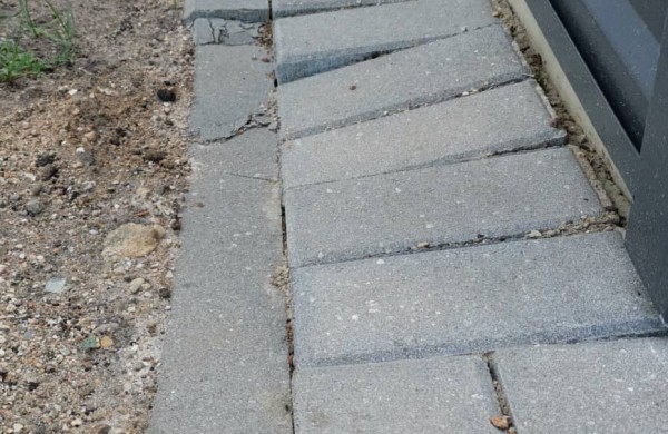 Gyventojas: Vis dar nežinia, kas daroma prie Panerių g. 6 namo!