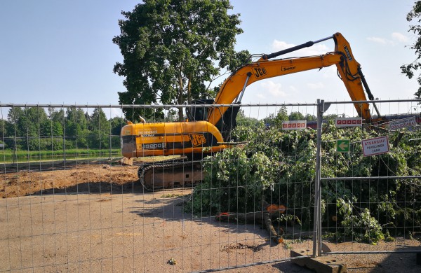 Gyventojas: Vis dar nežinia, kas daroma prie Panerių g. 6 namo!