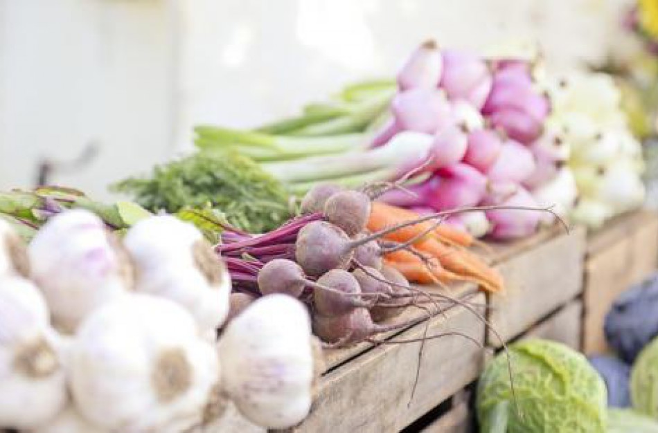 Specialistai perspėja nepirkti maisto produktų iš nelegalių prekeivių