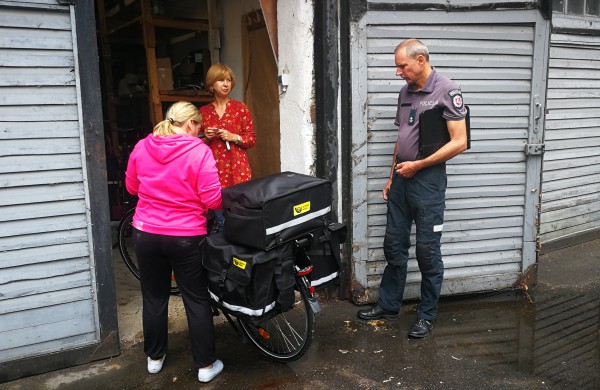 Elektriniai dviračiai laiškininkams – ar tikrai tik geri pokyčiai?