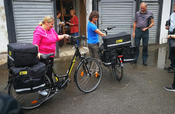 Elektriniai dviračiai laiškininkams – ar tikrai tik geri pokyčiai?