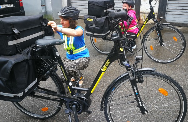 Elektriniai dviračiai laiškininkams – ar tikrai tik geri pokyčiai?