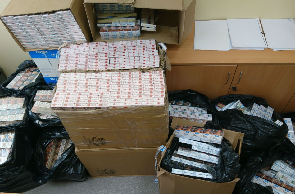 Jonavoje iš nelegalios apyvartos išimta 7326 pakelių kontrabandinių cigarečių 