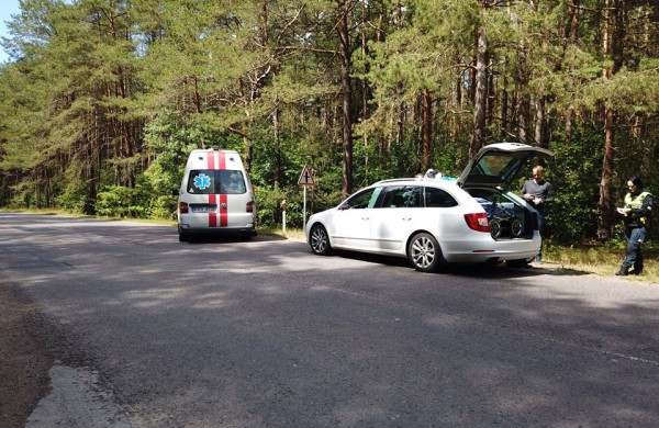 Kelyje neprasilenkė ,,Honda“ ir ,,Škoda“: vienam vairuotojui prireikė medikų pagalbos 