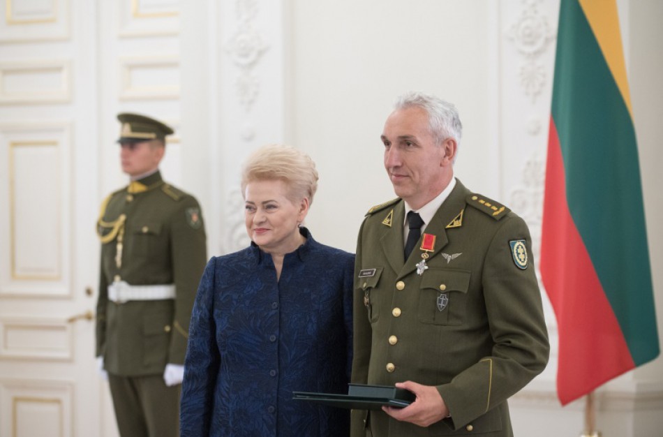 Valstybės apdovanojimai įteikti šalies saugumui ir gynybai nusipelniusiems asmenims 