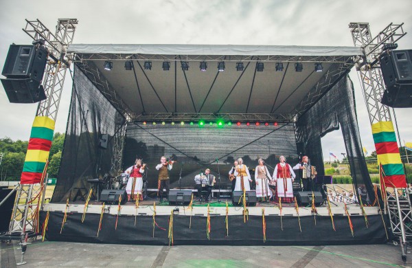 Liepos 6-ąją Jonavos Joninių slėnyje švęsta Karaliaus Mindaugo karūnavimo diena