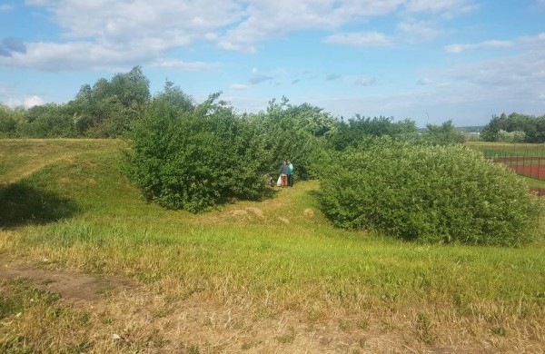 Vietoj šiltos lovos – nakvynė  po atviru dangumi su butelaičiu