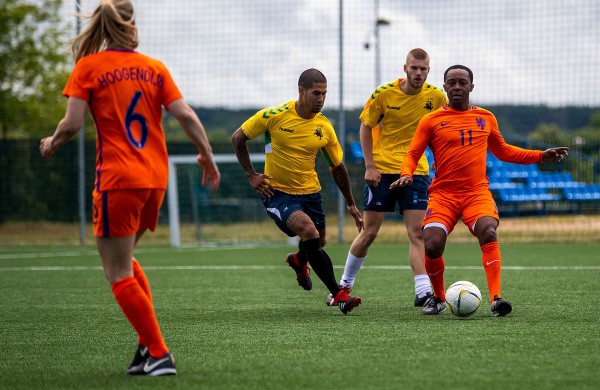 Nyderlandų futbolo žvaigždės apsilankė Rukloje ir Jonavoje