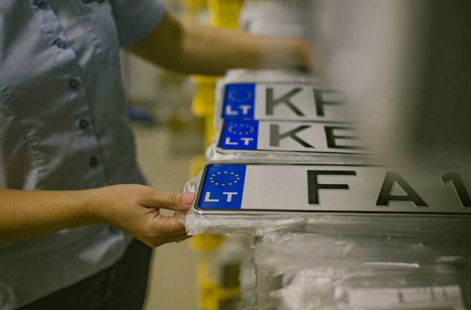 „Regitra“ paskelbė naujus numerio ženklų derinius: pirmenybė teikiama užsisakantiems internetu