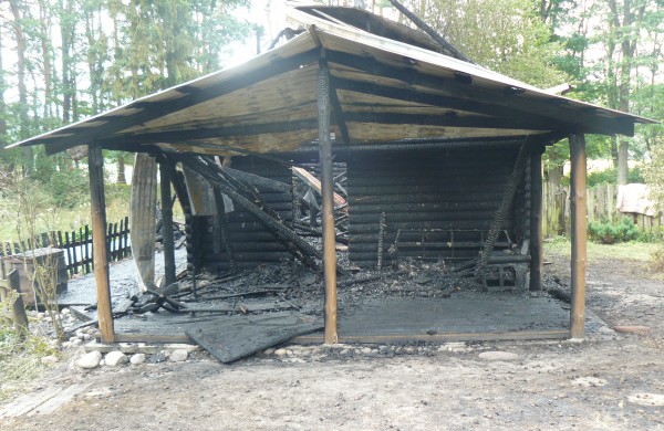 Stašėnų kaime atvira liepsna degė medinė pirtis
