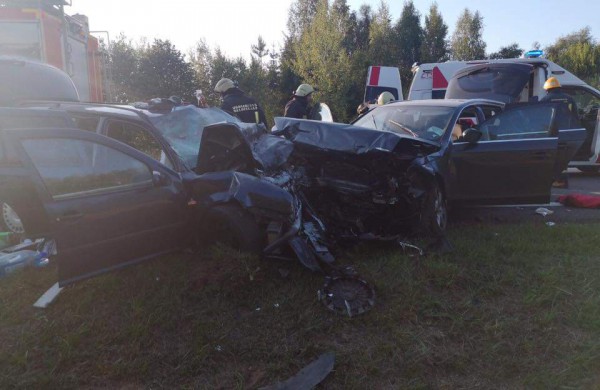 Kelyje Jonava - Ukmergė susidūrė trys automobiliai: nukentėjo 8 žmonės