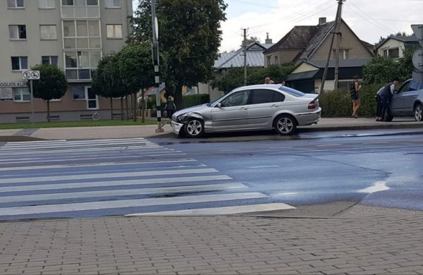 J. Ralio gatvėje - avarija: keliu nepasidalino du ,,BMW“