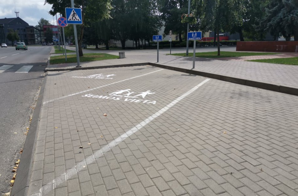 Šalia Jonavos rajono savivaldybės - vietos šeimų automobiliams 