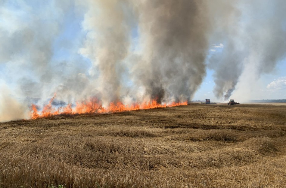 Prasidėjus javapjūtei - vis daugiau pranešimų apie gaisrus: kodėl liepsnoja ūkio technika?