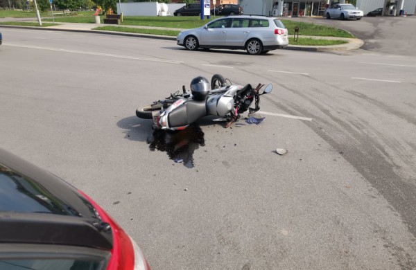 Žemaitės gatvėje  - ,,Citroën " ir mopedo susidūrimas 